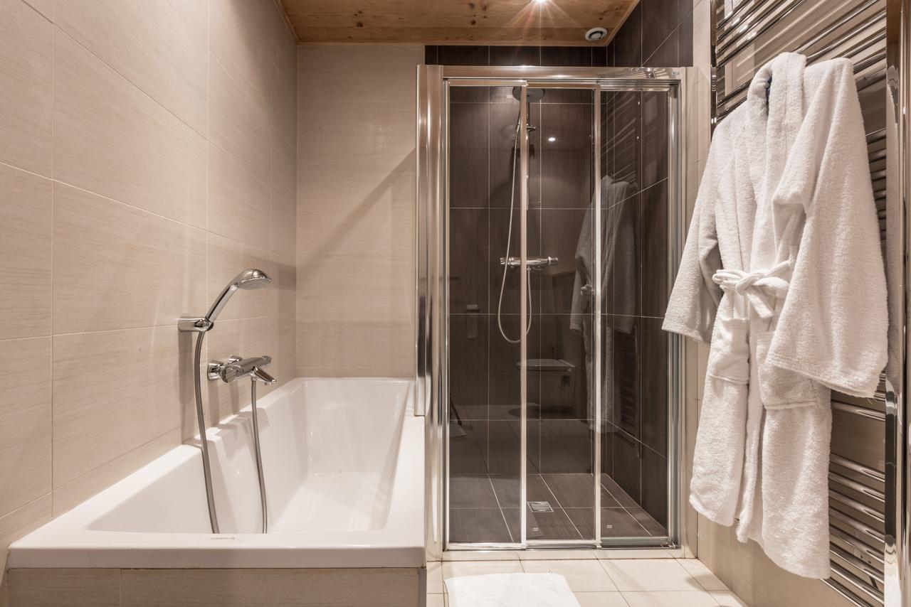 Apartment Au Bon Coin - Luxury Chamonix Hidden Haven, Mont Blanc View, Hot Tub And Garden 외부 사진