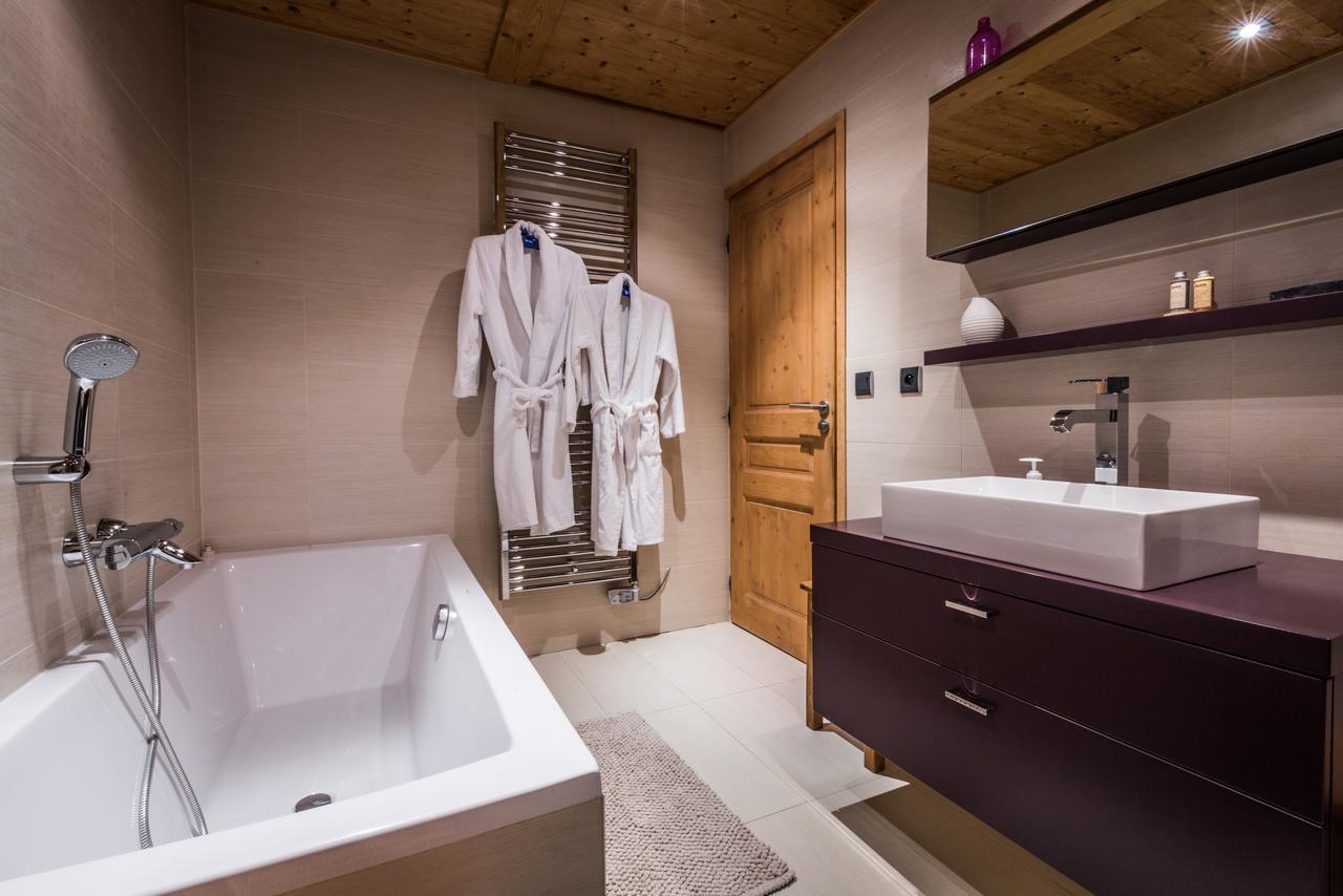 Apartment Au Bon Coin - Luxury Chamonix Hidden Haven, Mont Blanc View, Hot Tub And Garden 외부 사진