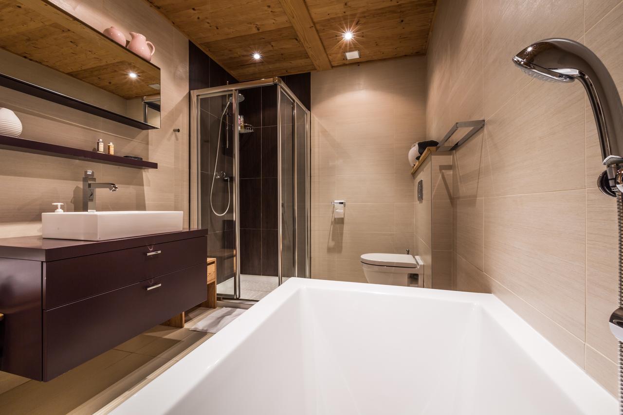 Apartment Au Bon Coin - Luxury Chamonix Hidden Haven, Mont Blanc View, Hot Tub And Garden 외부 사진
